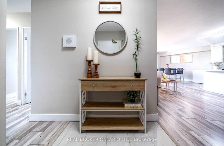 316-5 Vicora Link Way, Toronto | Image 1