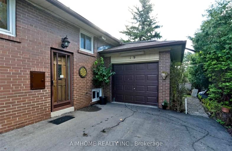 Upper-19 Lochinvar Crescent, Toronto | Image 1