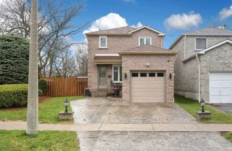 2 Large Crescent, Ajax | Image 1