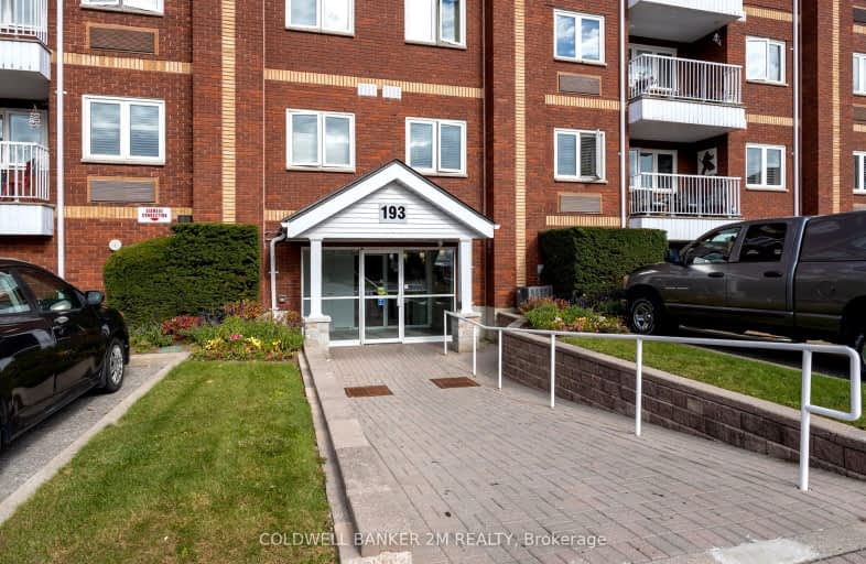 320-193 Lake Driveway West, Ajax | Image 1