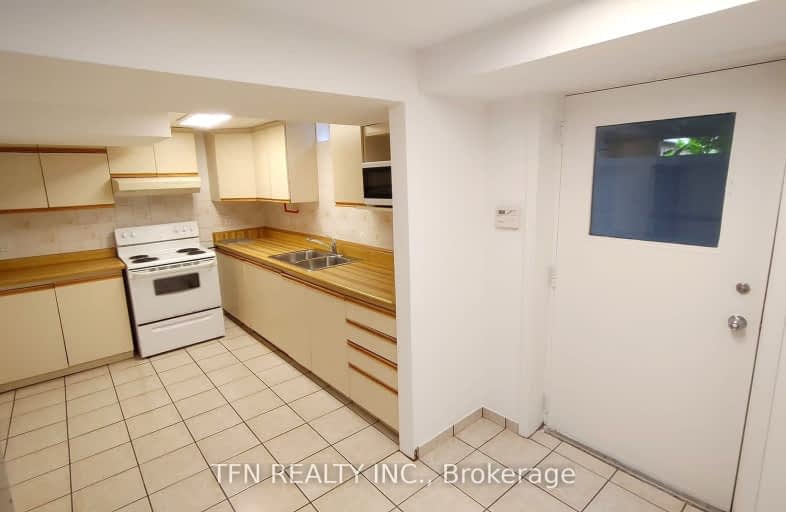 Lower-112 Trafalgar Square, Vaughan | Image 1