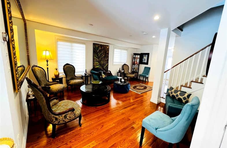1002 Oaktree Crescent, Newmarket | Image 1