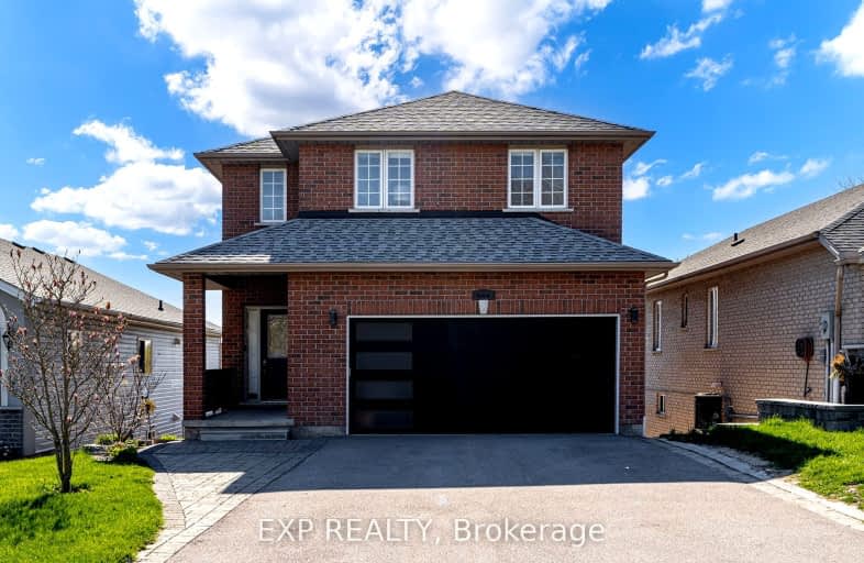 444 Oak Street, Newmarket | Image 1