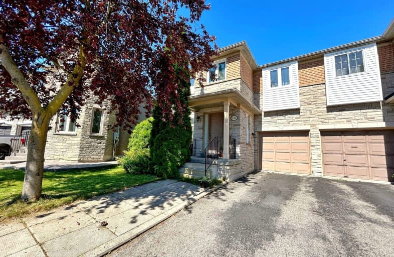 582 Lumsden Drive, Newmarket | Image 1