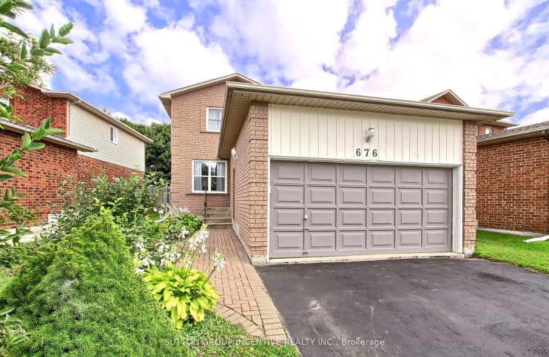 676 College Manor Drive, Newmarket | Image 1