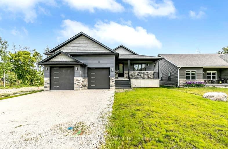 18 Lakeshore Road, Wasaga Beach | Image 1