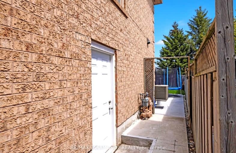 33 Mount Fuji Crescent, Brampton | Image 1