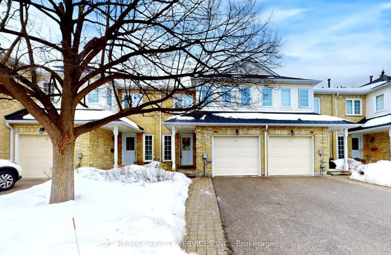 28 Heathcliffe Square, Brampton | Image 1