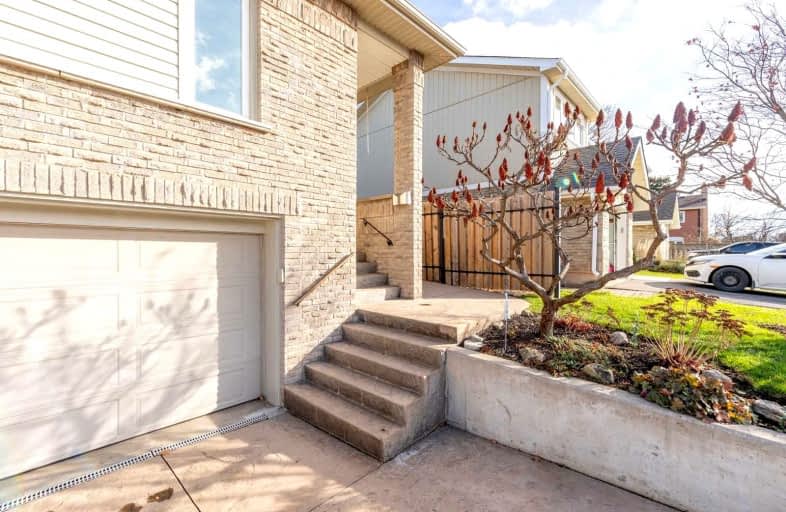 3046 Autumn Hill Crescent, Burlington | Image 1