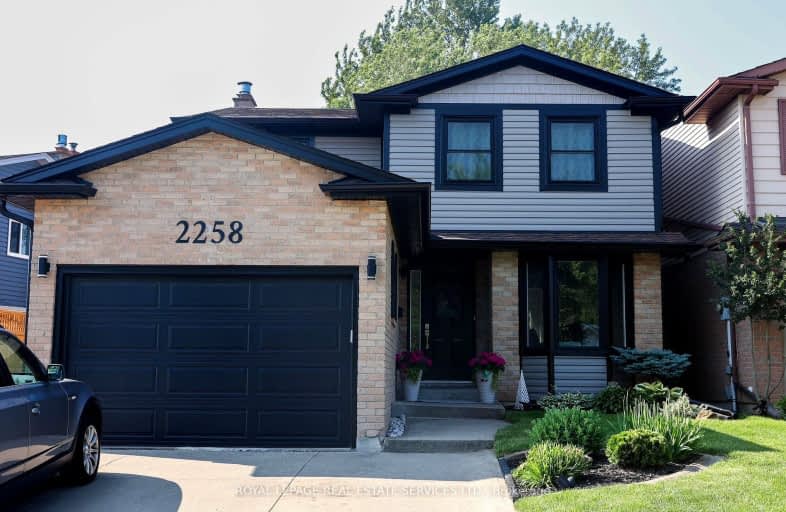 2258 Middlesmoor Crescent, Burlington | Image 1