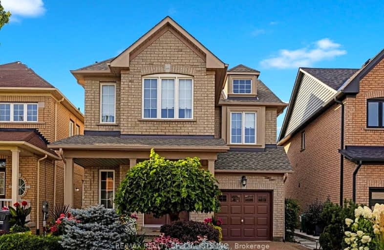 27 Chalkfarm Crescent, Brampton | Image 1