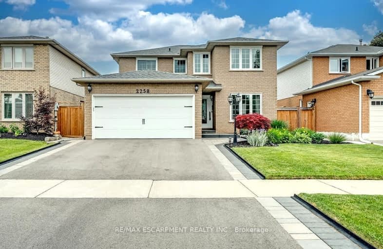 2258 Oakridge Crescent, Burlington | Image 1