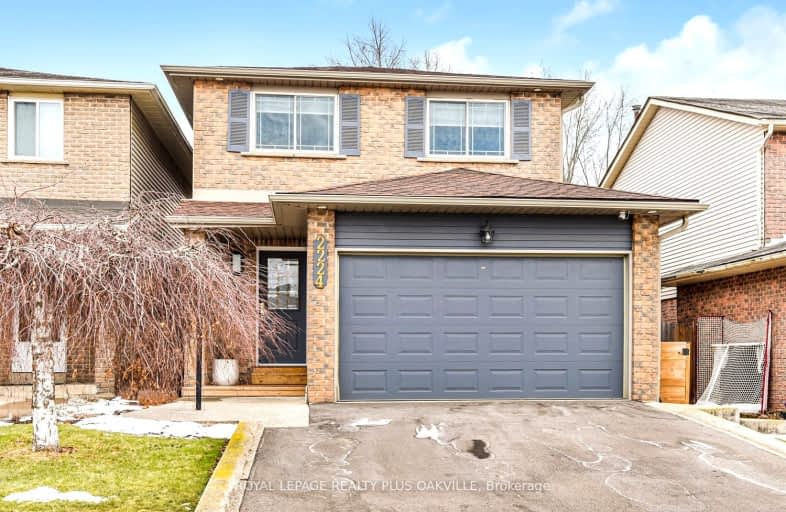 2224 Middlesmoor Crescent, Burlington | Image 1