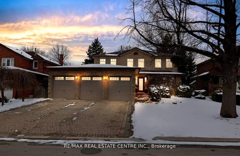 19 Montgomery Square, Brampton | Image 1