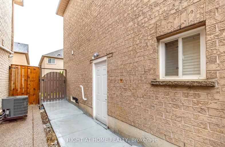 BSMT-99 Masters Green Crescent, Brampton | Image 1