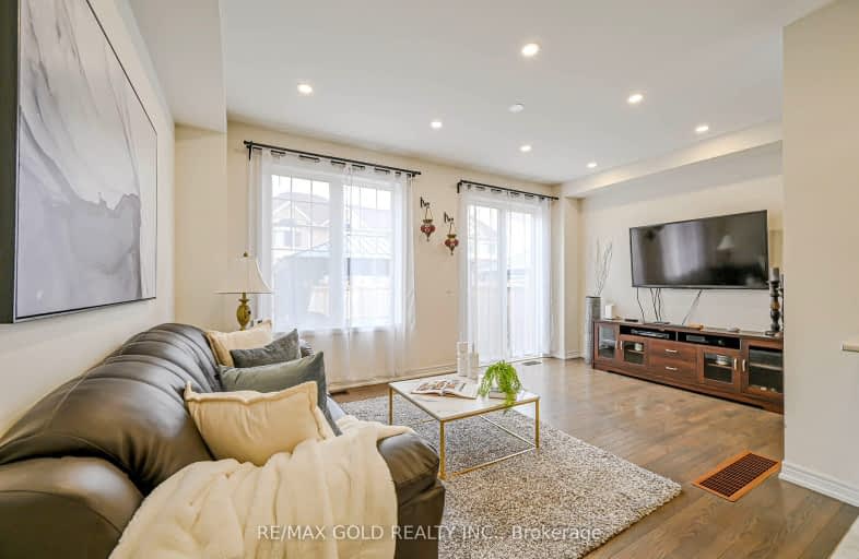 25 Davenfield Circle, Brampton | Image 1