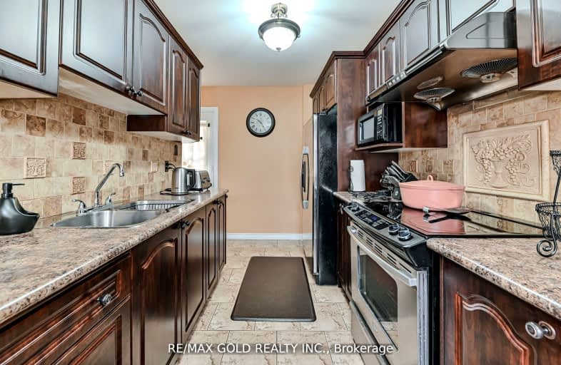 21 Hapsburg Square, Brampton | Image 1