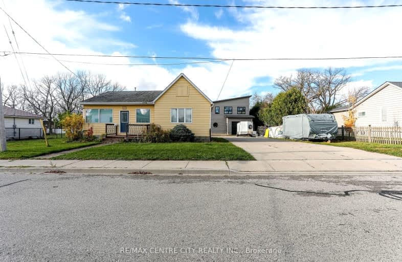 236 West Street, Central Elgin | Image 1