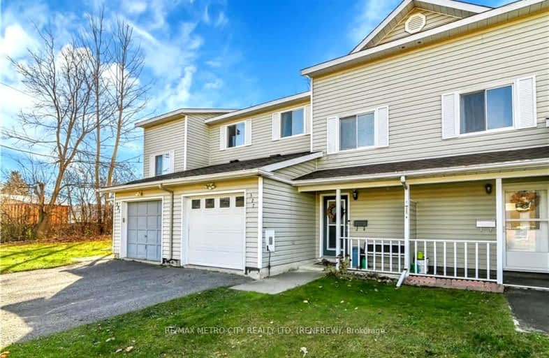 327 AIRTH Boulevard, Renfrew | Image 1