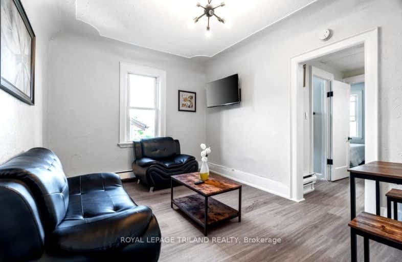 04-425 McKenzie Avenue, London | Image 1