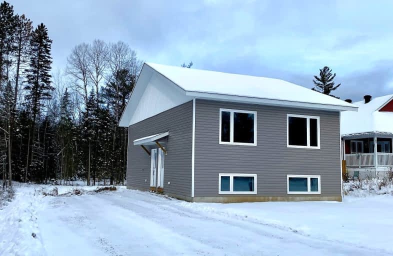 B-51 Sydney Street, Laurentian Hills | Image 1