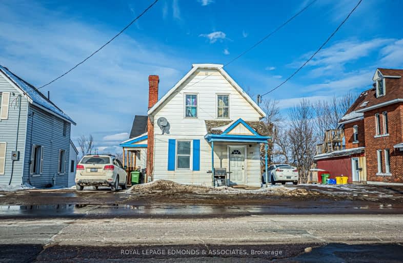 475 Pembroke Street West, Pembroke | Image 1