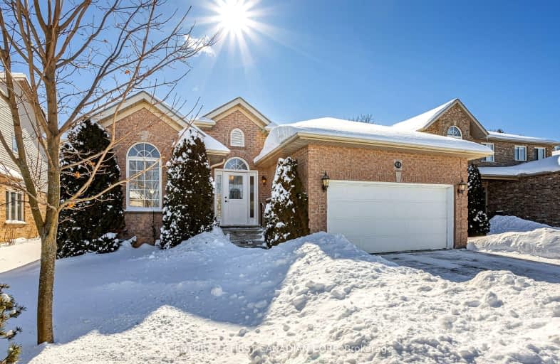 928 Crestview Crescent, London | Image 1