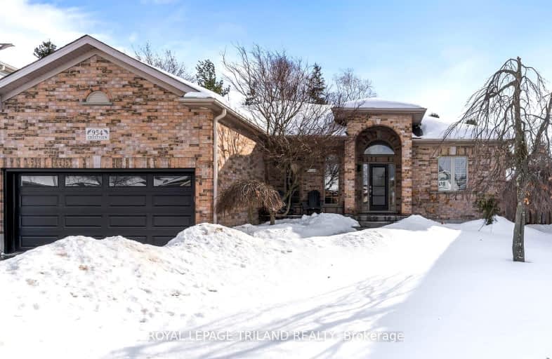 954 Crestview Crescent, London | Image 1