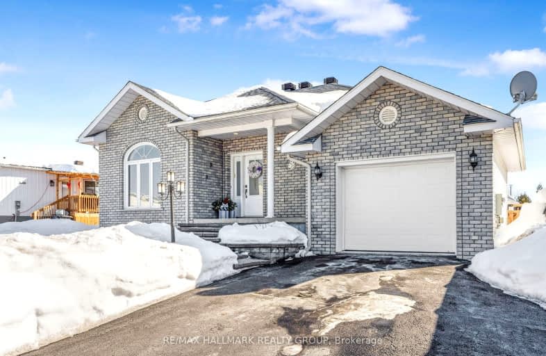 863 VICTORIA Street, Champlain | Image 1