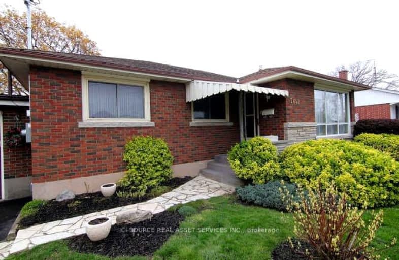 7642 Wayne Street, Niagara Falls | Image 1