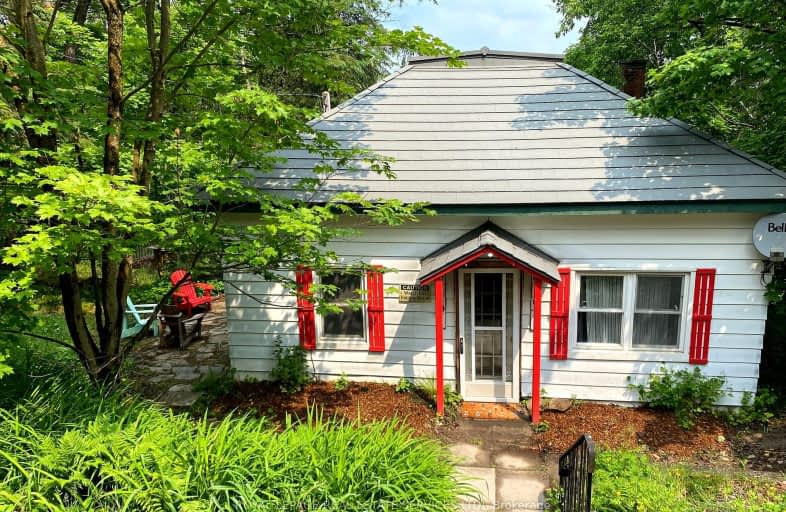 18 Cora Street East, Huntsville | Image 1