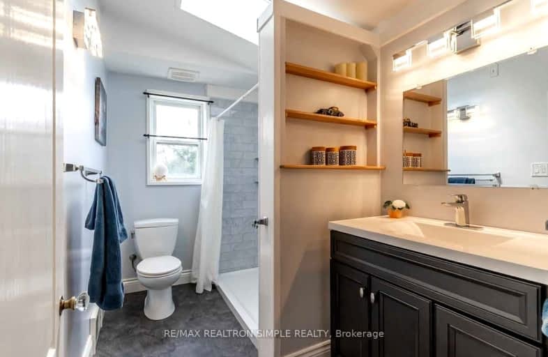 196 Kensington Avenue North, Hamilton | Image 1