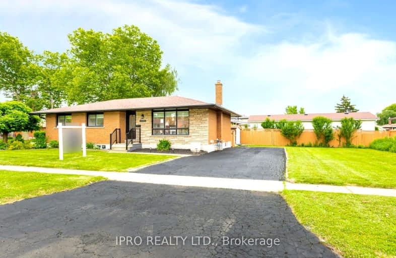 7021 Whitman Avenue, Niagara Falls | Image 1