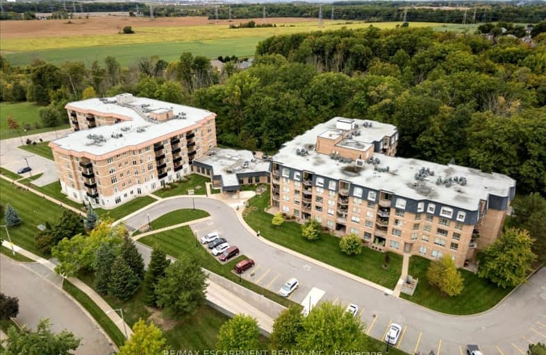 225-8111 Forest Glen Drive, Niagara Falls | Image 1