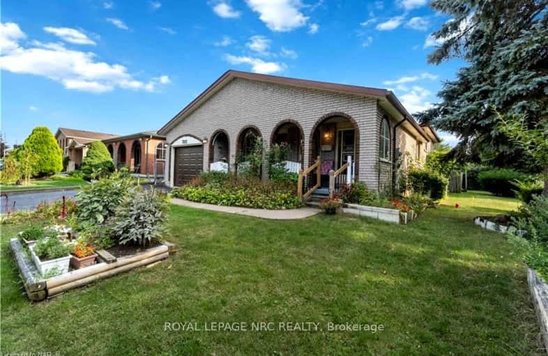 7812 Badger Road, Niagara Falls | Image 1