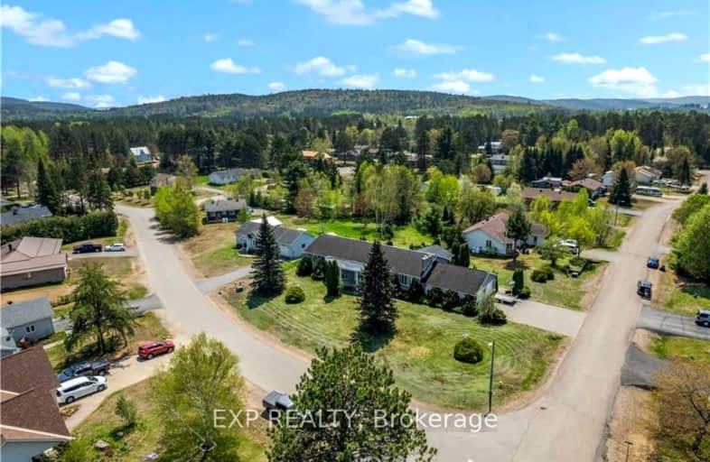 42 YANTHA Crescent, Madawaska Valley | Image 1